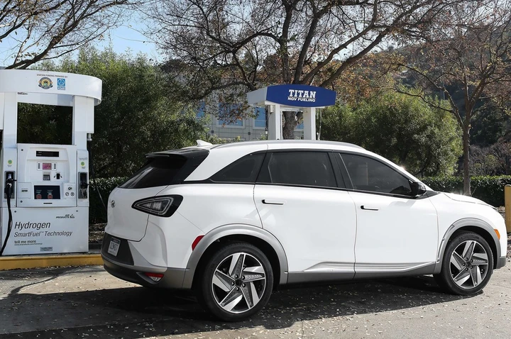 Hyundai Nexo Fuel Cell 2018: immagini ufficiali
