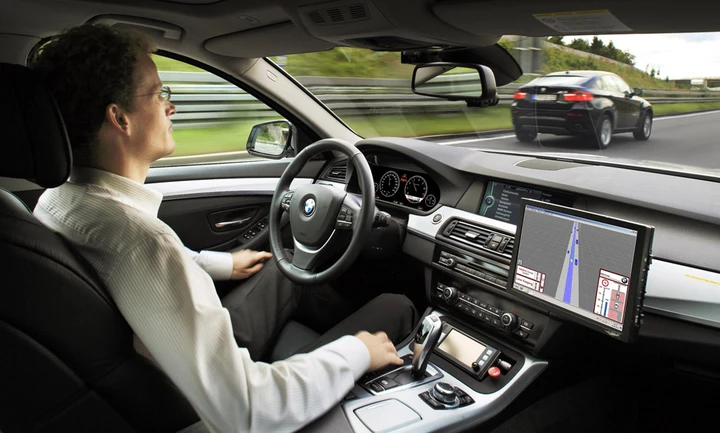 Guida autonoma: via libera ai test anche in Italia