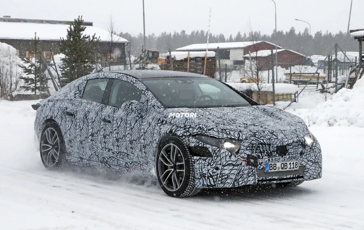 Mercedes-Benz EQS: le foto spia