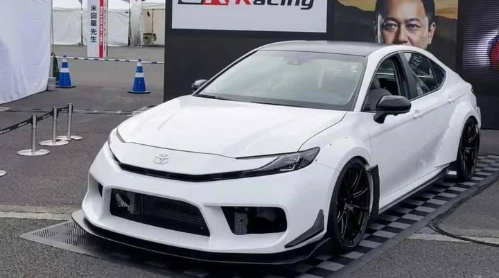 Toyota Camry da 700 CV: due motori e una follia firmata Gazoo Racing