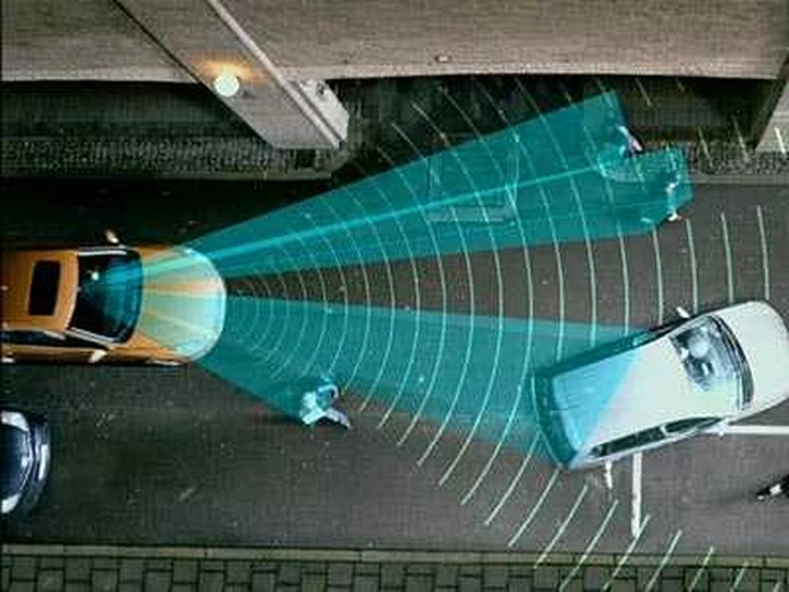 Pedestrian detection: Volvo car precisa che...