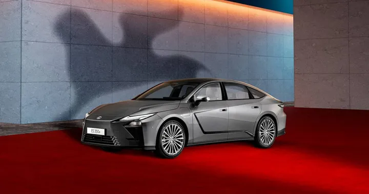 Lexus protagonista alla Mostra del Cinema di Venezia: debutta la nuova ES elettrica