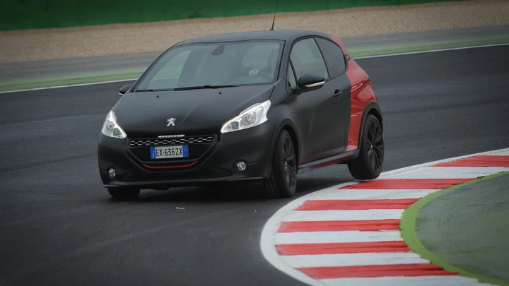 Peugeot 208 GTI 30th: per una guida da Leone