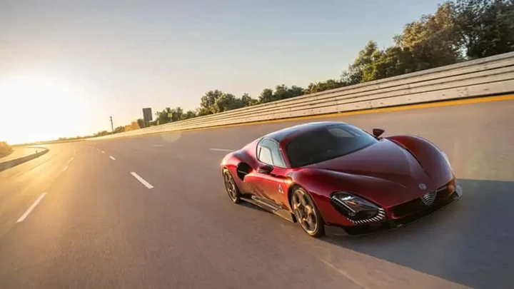 Alfa Romeo 33 Stradale: pronte le consegne della fuoriserie da 333 km/h