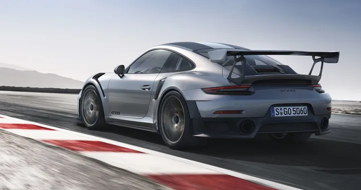 Porsche: la nuova hypercar sfida tutti sul 'Ring