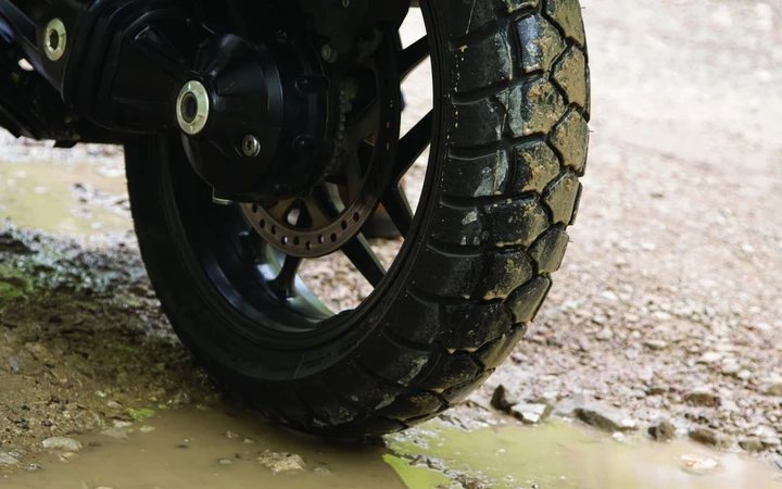 Michelin Anakee Adventure: il debutto a EICMA sulla BMW R1250 GS