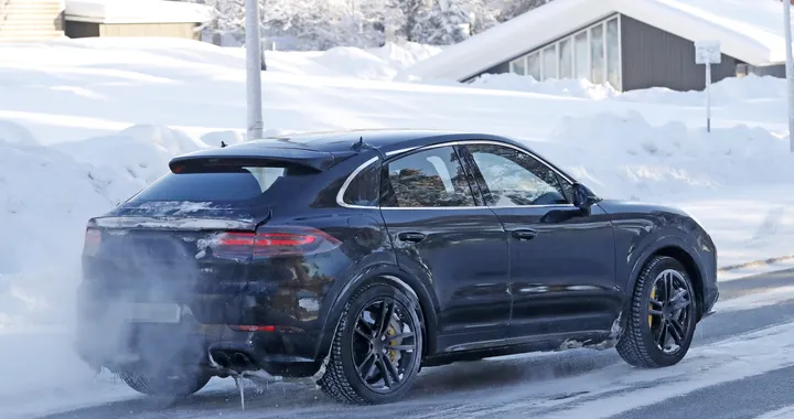 Porsche Cayenne Coupé: le foto spia
