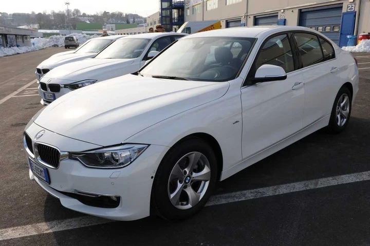 Bmw Serie 3: test a Vallelunga