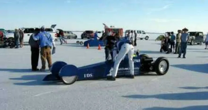 Dragoster: l'auto al formaggio da oltre 100 km/h