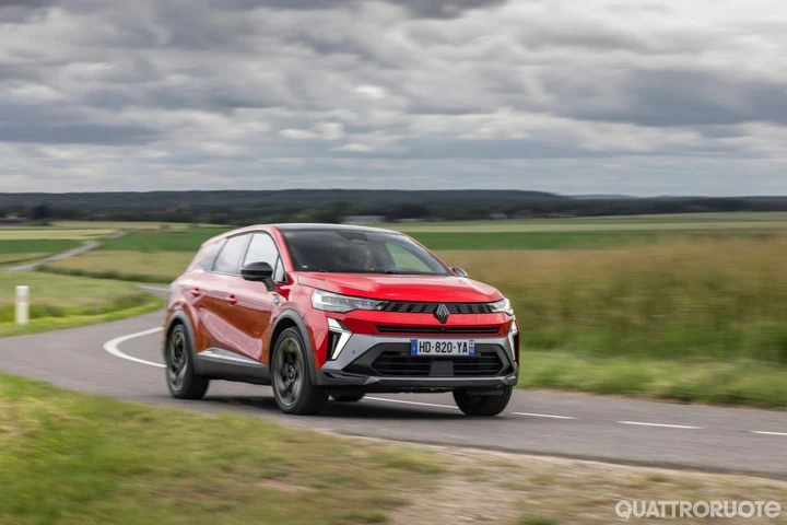 Nuova Renault Symbioz: ora con motore 1.8 full hybrid da 160 CV