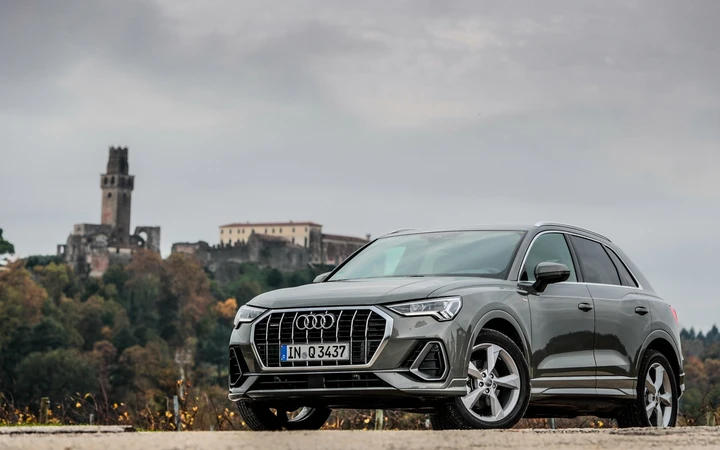 Nuova Audi Q3 2019: primo contatto con il nuovo SUV
