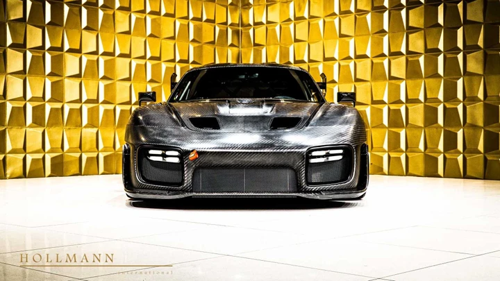 Porsche 935 in fibra di carbonio: immagini ufficiali