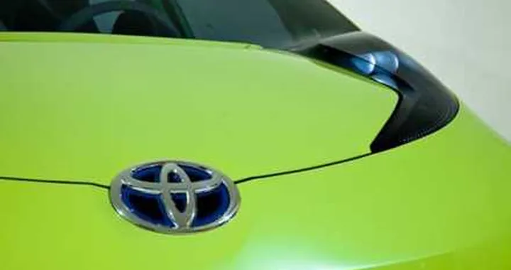 A Detroit un'utilitaria Toyota ibrida