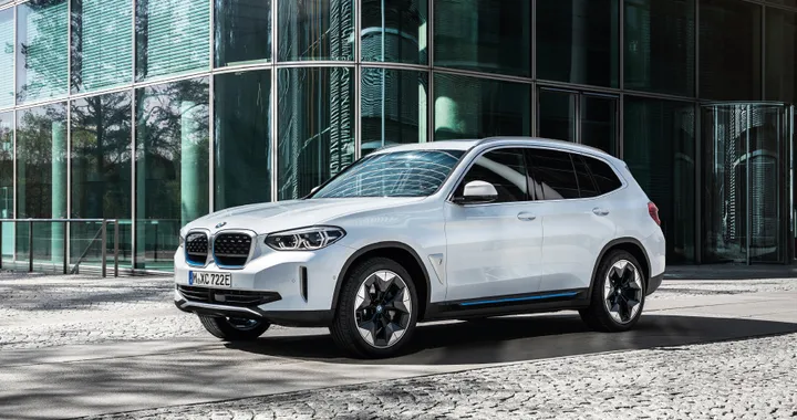 Bmw iX3: autonomia, prestazioni, allestimenti e prezzi