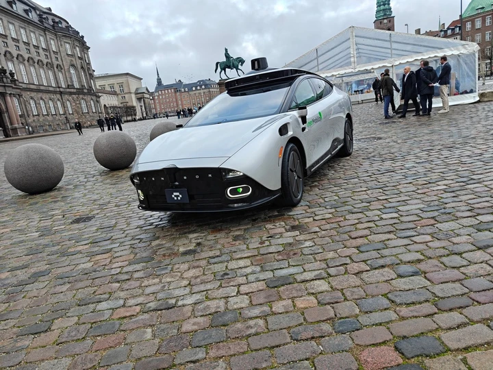 Arrivano in Europa i robotaxi: 2.000 auto senza volante pronti ai test