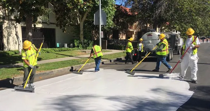 Il rimedio contro il caldo urbano? Dipingere le strade di bianco