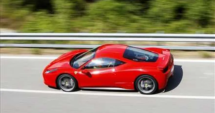 Svizzera: tre italiani in Ferrari a 230 km/h