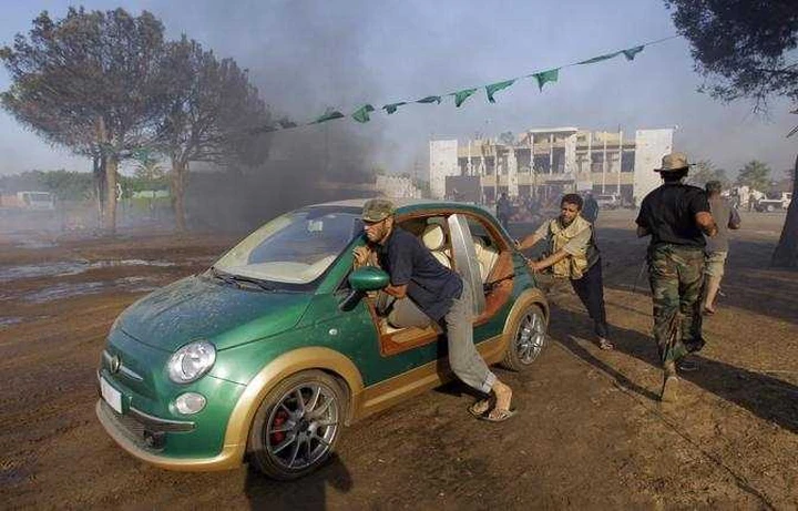 La Fiat 500 di Gheddafi in mano agli insorti