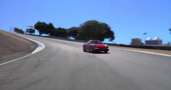 Nuova Porsche 911 in pista a Laguna Seca