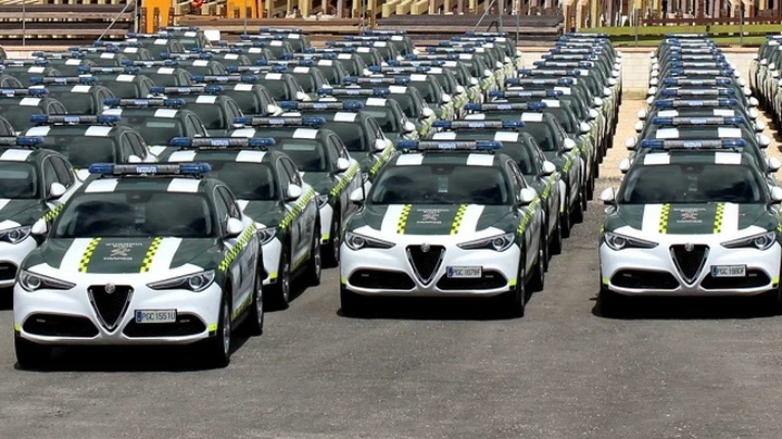 Alfa Romeo Stelvio: indossa la divisa della Guardia Civil spagnola