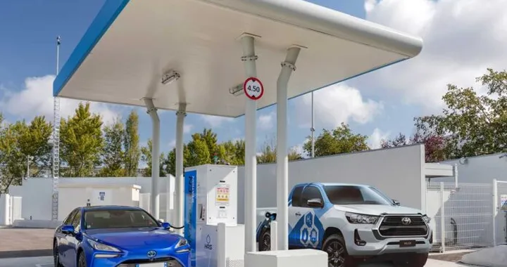 Toyota e l'idrogeno, il rifornimento auto si compie in 5 minuti