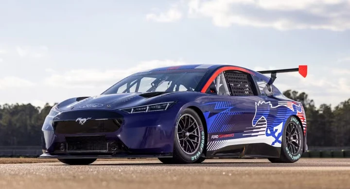 Ford Mustang Mach-E elettrica in NASCAR: è iniziata la rivoluzione?