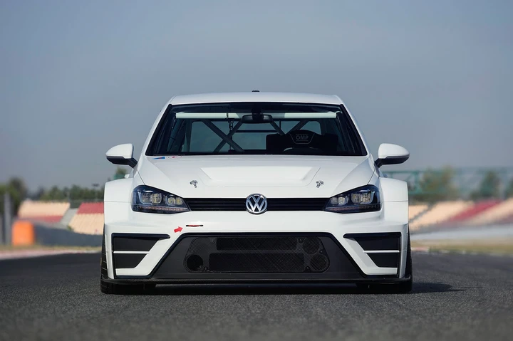Volkswagen Golf TCR: immagini ufficiali