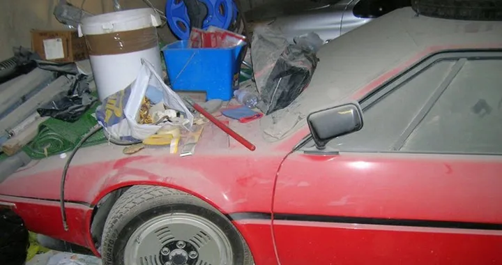 Il mistero della Bmw M1 nascosta in un garage da 34 anni