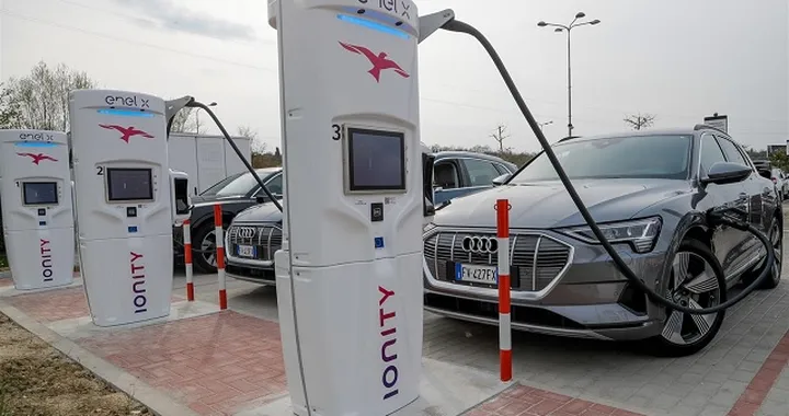 Audi e-tron: nuove tariffe per la ricarica Ionity