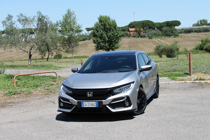 Honda Civic 1.0T Executive Sport Line: la prova su strada