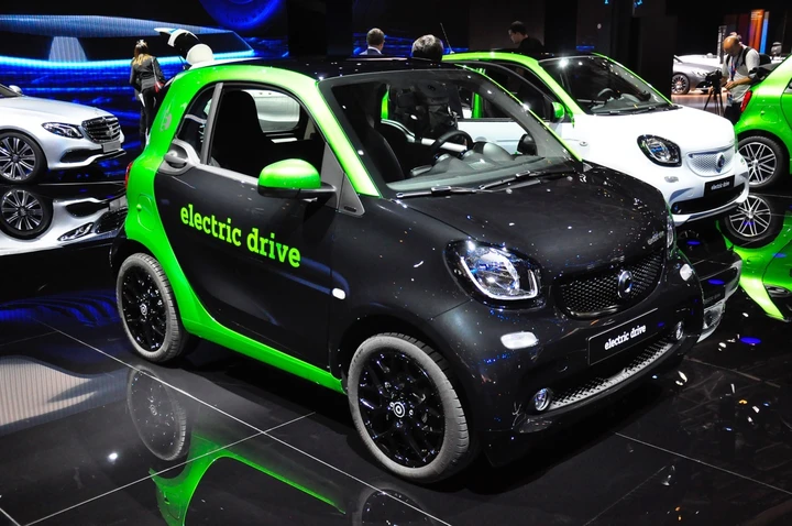 Smart F2 EV al Salone di Parigi 2016
