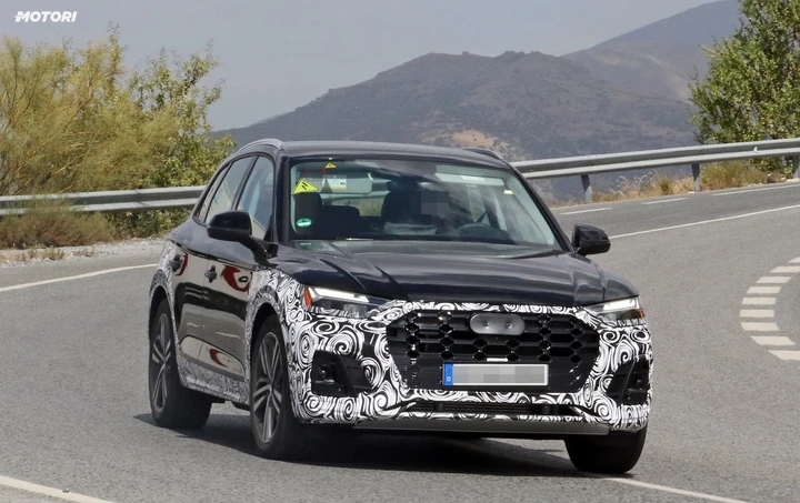 Audi Q5 restyling, spiata durante i test