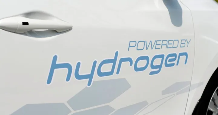 Hyundai studia la 