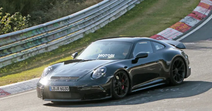 Nuova Porsche 911 GT3 Touring, spiata durante i test