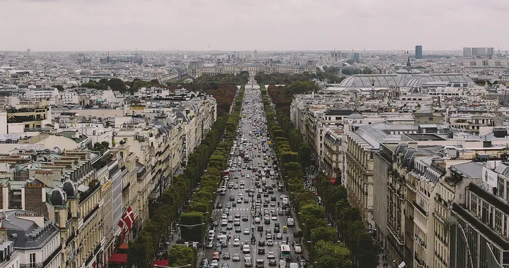 Francia: solo auto elettriche entro il 2040