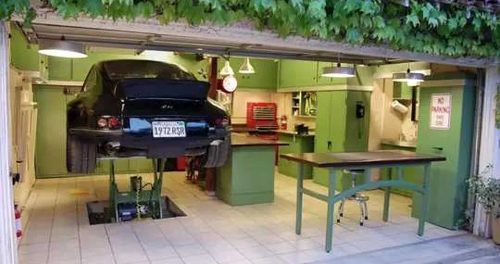 Un garage vintage per la Porsche d'epoca