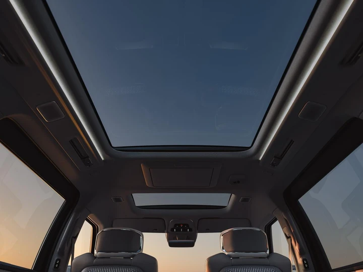 Volvo EM90 avrà un abitacolo spazioso, raffinato e confortevole [TEASER]