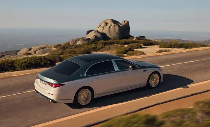 Nuova Mercedes-Maybach Classe S 2026: lusso, IA e MB.OS a bordo