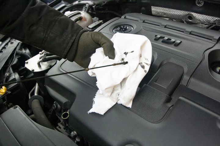 Guida ai liquidi dell'auto: quali controllare e sostituire, costi e consigli per la manutenzione