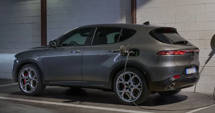 Auto ibride plug-in rispettano normative europee 2035: quali sono e come funzionano