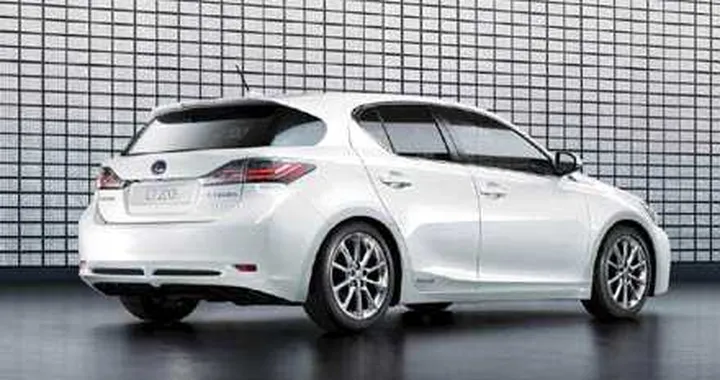 Sicurezza al top per la nuova Lexus CT 200h