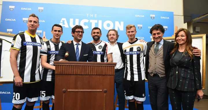 Dacia the Auction: 11 maglie all’asta per coronare altrettanti sogni