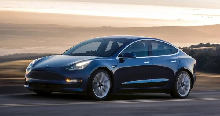 Tesla Model 3: a Goodwood l’anteprima del modello europeo