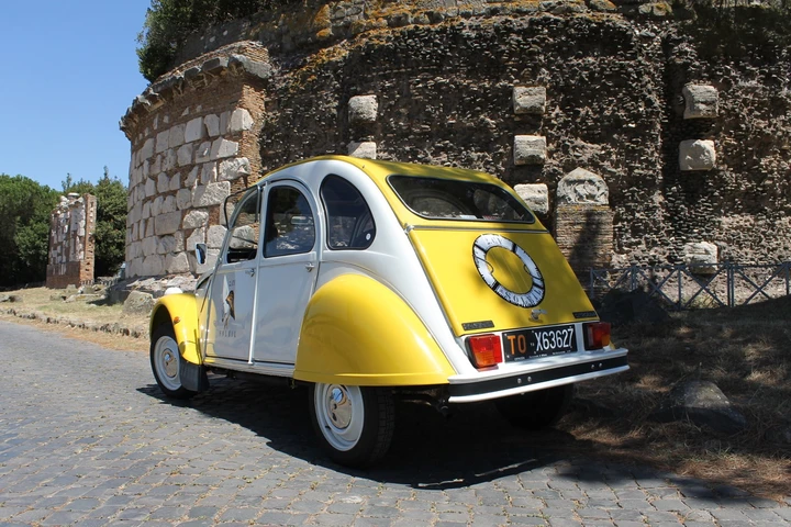Citroen 2CV Serie Speciale in prova