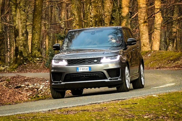 Range Rover Sport PHEV HSE Dynamic: la prova su strada
