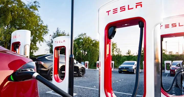 Tesla: pronta la ricarica veloce a 250 kW