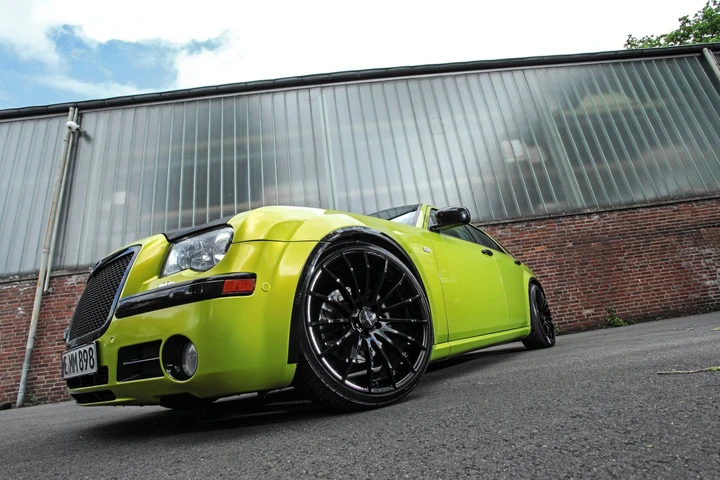 Chrysler 300C by HplusB-Design