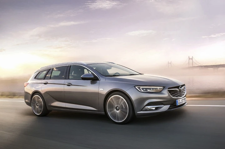 Opel Insignia Sports Tourer 2017: il debutto al Salone di Ginevra