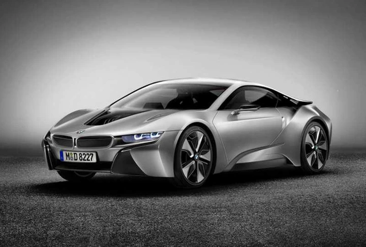 Bmw i8: i render della versione coupé