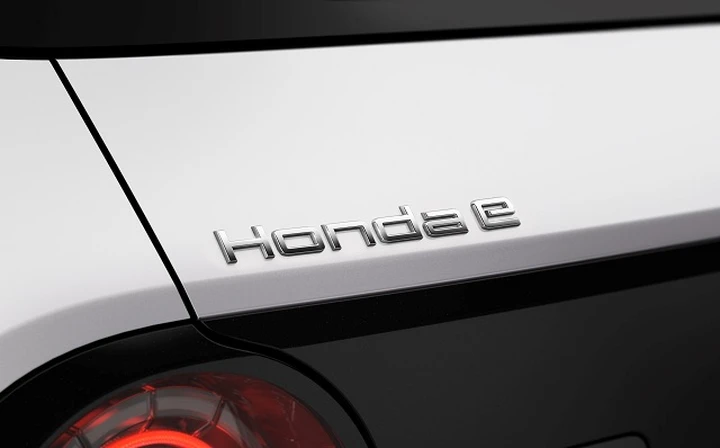 Honda e: annunciata la prima citycar elettrica